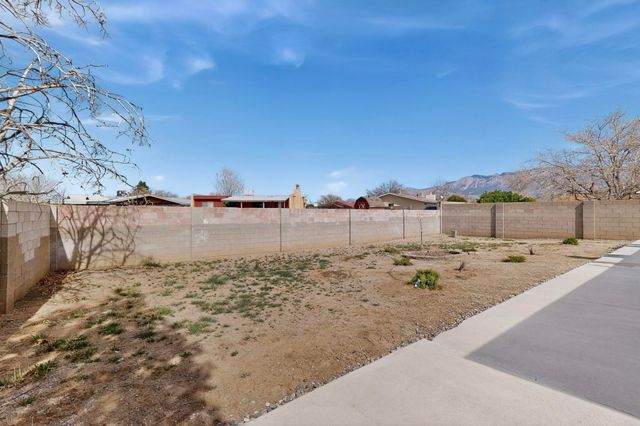 5005 Goldenthread Drive NE, Albuquerque, NM 87113