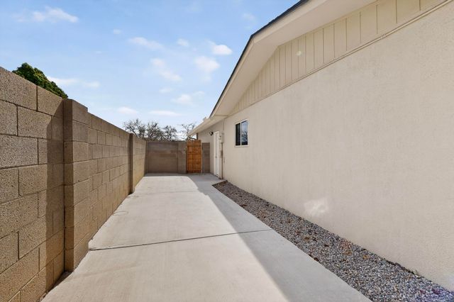 5005 Goldenthread Drive NE, Albuquerque, NM 87113