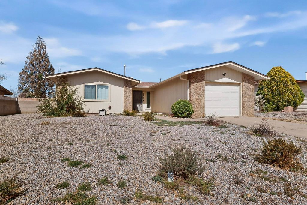 5005 Goldenthread Drive NE, Albuquerque, NM 87113