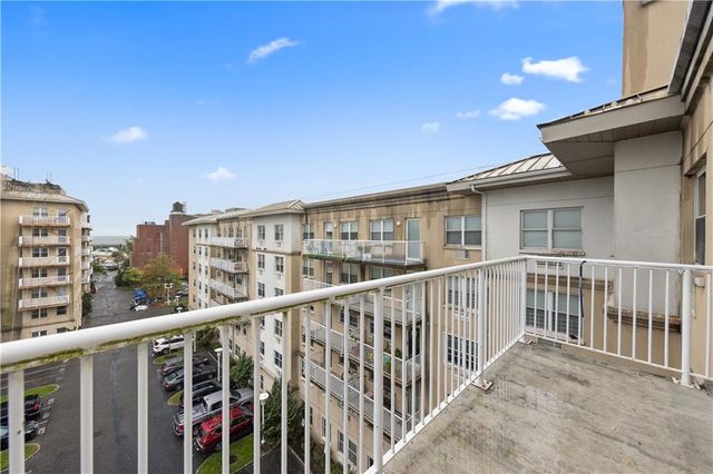 260 Beach 81st St Apt 6V, New York City, NY 11693
