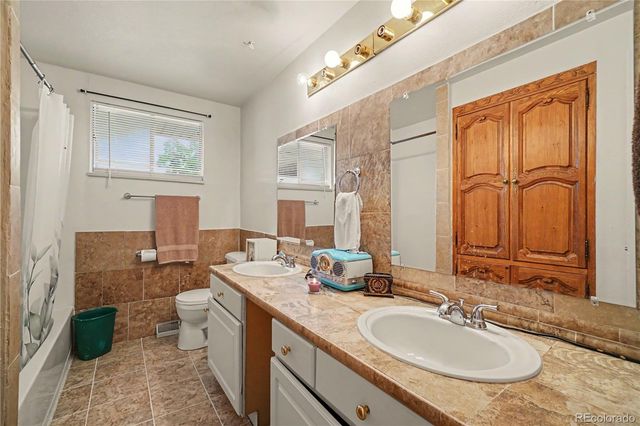 1337 Sharpe Place, Longmont, CO 80501