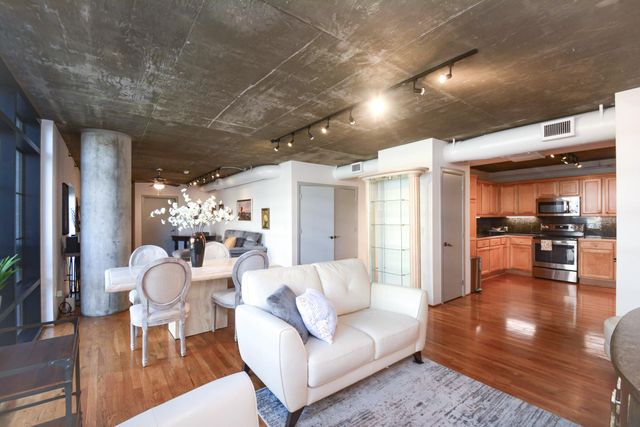 1005 S Shepherd Drive 304, Houston, TX 77019