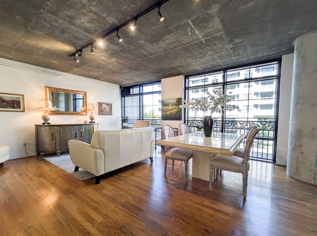 1005 S Shepherd Drive 304, Houston, TX 77019