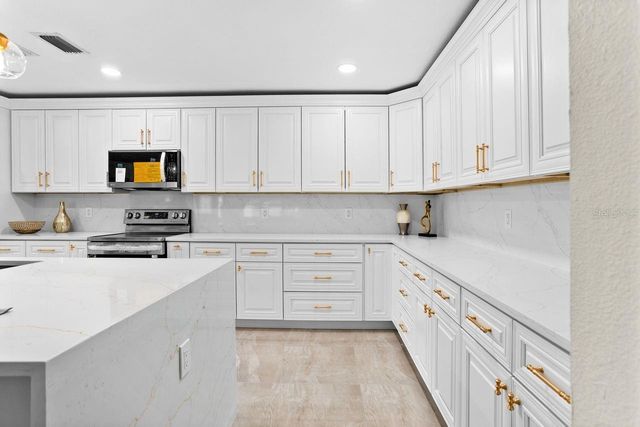 9244 79TH AVENUE, Seminole, FL 33777