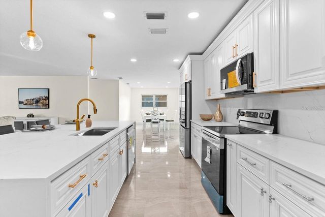 9244 79TH AVENUE, Seminole, FL 33777