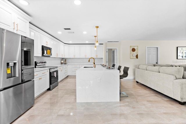 9244 79TH AVENUE, Seminole, FL 33777