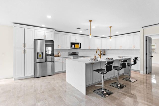 9244 79TH AVENUE, Seminole, FL 33777