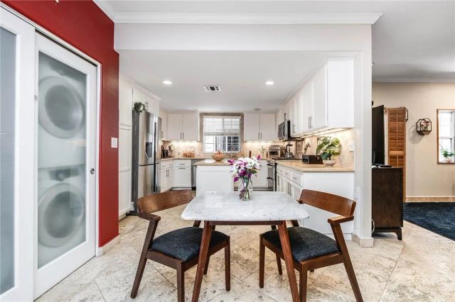 10923 Landale 2, Toluca Lake, CA 91602