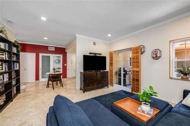 10923 Landale 2, Toluca Lake, CA 91602