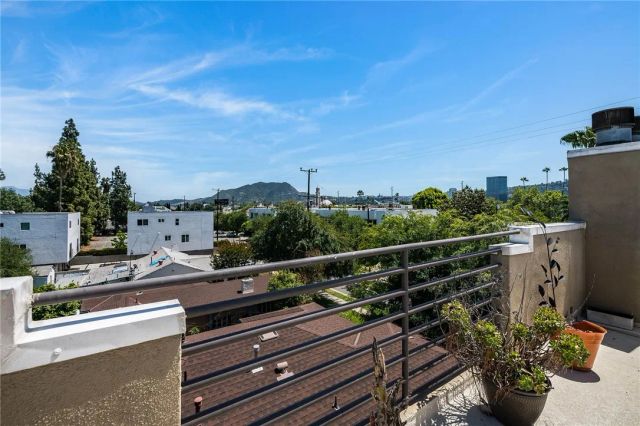 10923 Landale 2, Toluca Lake, CA 91602