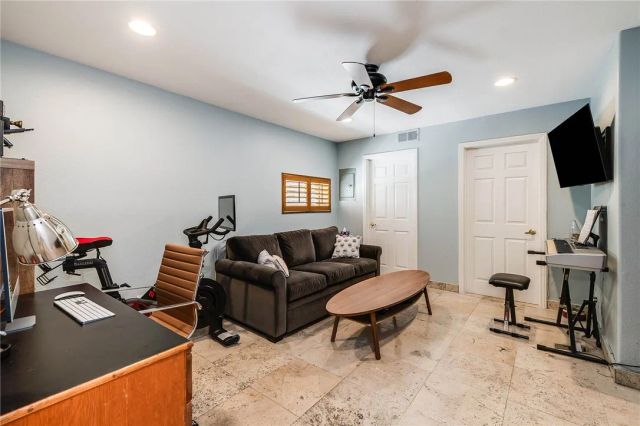 10923 Landale 2, Toluca Lake, CA 91602