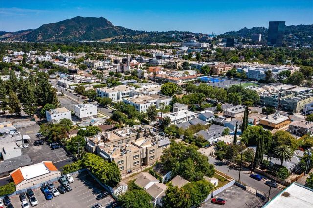 10923 Landale 2, Toluca Lake, CA 91602