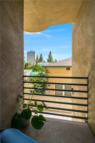 10923 Landale 2, Toluca Lake, CA 91602