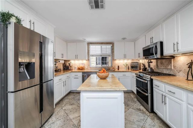 10923 Landale 2, Toluca Lake, CA 91602