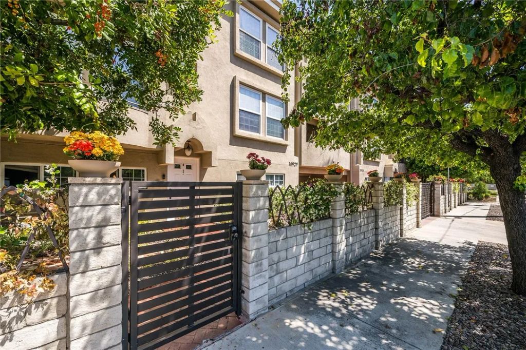 10923 Landale 2, Toluca Lake, CA 91602