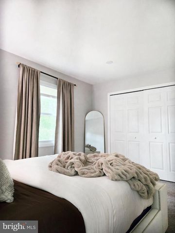 14 ROANOKE CT, Willingboro, NJ 08046