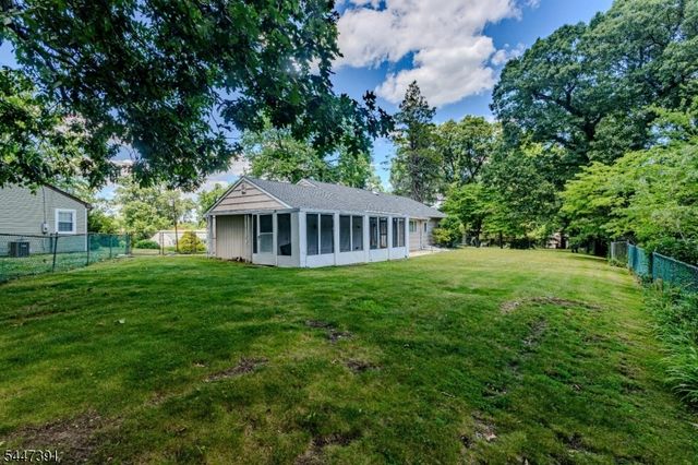 7 White Beech Ct, Ewing Twp., NJ 08618
