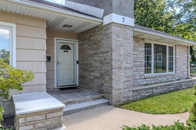 7 White Beech Ct, Ewing Twp., NJ 08618