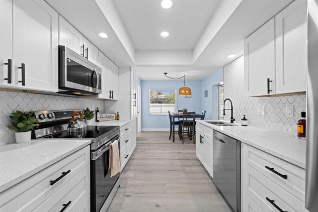 604 MADRID AVENUE, Venice, FL 34285