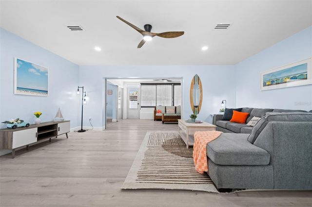 604 MADRID AVENUE, Venice, FL 34285