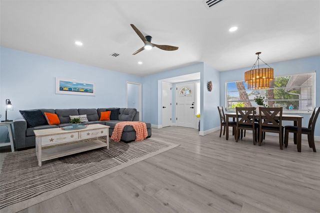 604 MADRID AVENUE, Venice, FL 34285