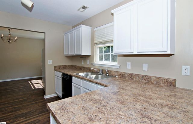 305 N Chestnut Street, Seneca, SC 29678