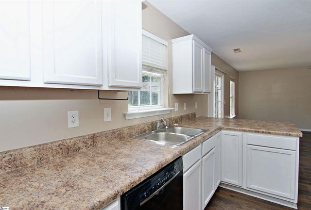 305 N Chestnut Street, Seneca, SC 29678