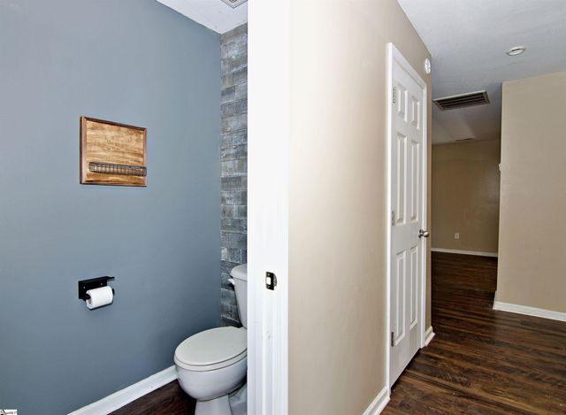 305 N Chestnut Street, Seneca, SC 29678