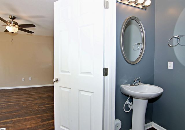 305 N Chestnut Street, Seneca, SC 29678