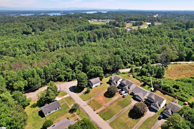 305 N Chestnut Street, Seneca, SC 29678