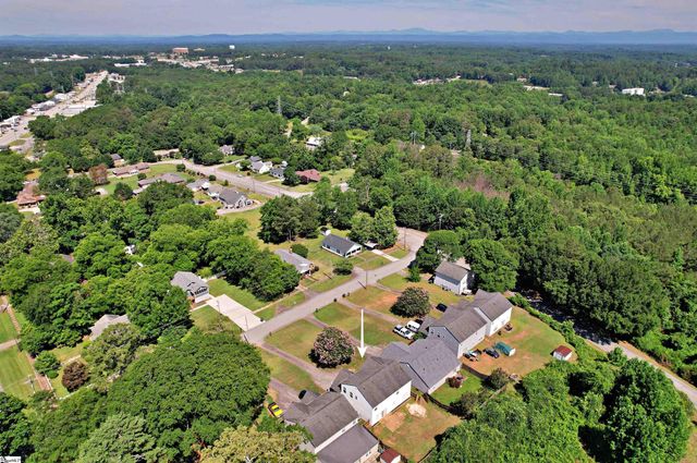 305 N Chestnut Street, Seneca, SC 29678