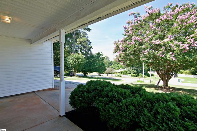 305 N Chestnut Street, Seneca, SC 29678