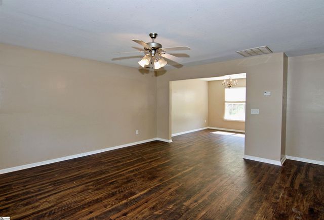 305 N Chestnut Street, Seneca, SC 29678