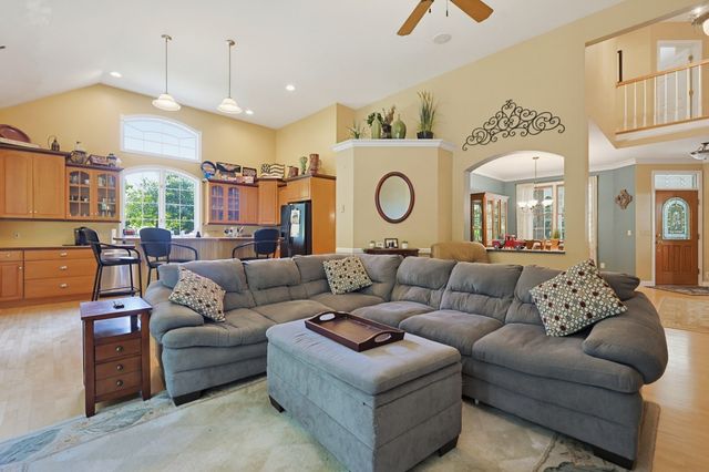 39 Cordaville Rd, Ashland, MA 01721