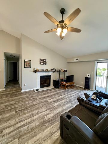 9621 Merrillville Road 304, Crown Point, IN 46307