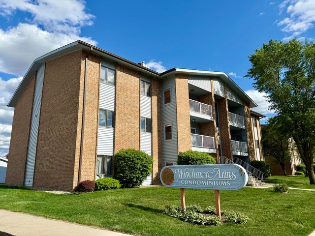 9621 Merrillville Road 304, Crown Point, IN 46307