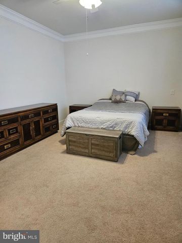 18 FENWICK DR, Fredericksburg, VA 22406