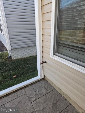 18 FENWICK DR, Fredericksburg, VA 22406