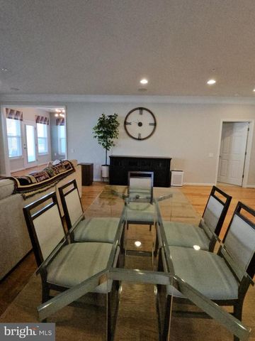 18 FENWICK DR, Fredericksburg, VA 22406