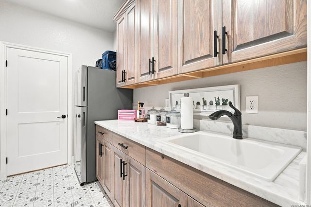 100 RANGER PT, Adkins, TX 78101