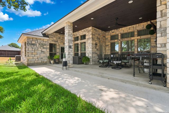 100 RANGER PT, Adkins, TX 78101