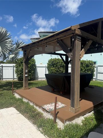 318 NE 31st Ave, Homestead, FL 33033
