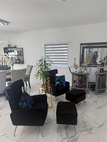 318 NE 31st Ave, Homestead, FL 33033