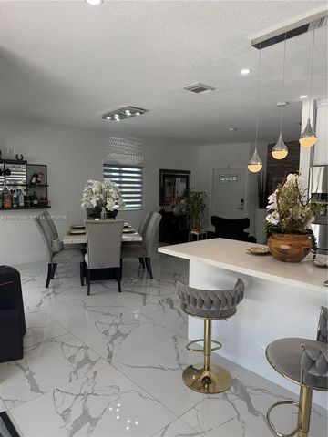 318 NE 31st Ave, Homestead, FL 33033