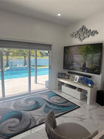 318 NE 31st Ave, Homestead, FL 33033