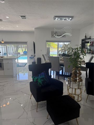 318 NE 31st Ave, Homestead, FL 33033