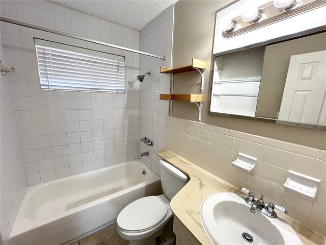 4507 9TH STREET W J6, Bradenton, FL 34207