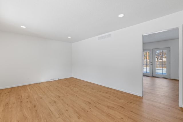 1392 N Peterson St, Wichita, KS 67212