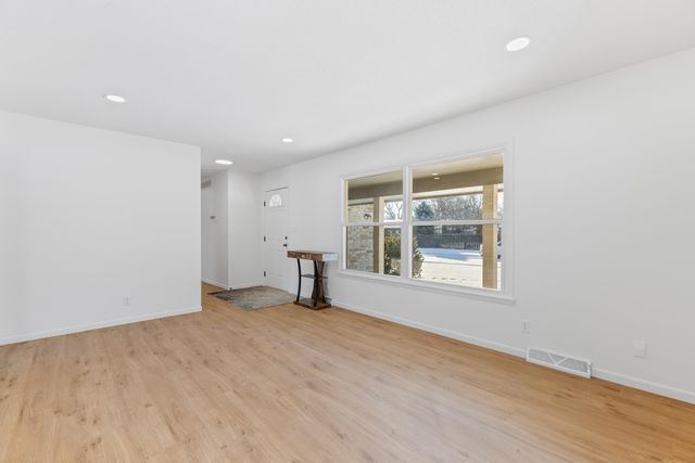 1392 N Peterson St, Wichita, KS 67212