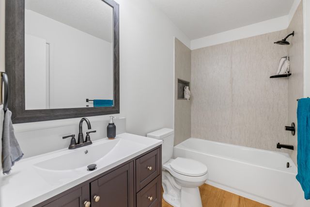 1392 N Peterson St, Wichita, KS 67212